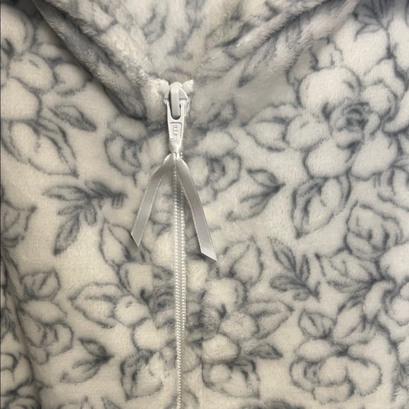 NWT Croft & Barrow Gray Floral Fleece robe - Picture 6 of 6